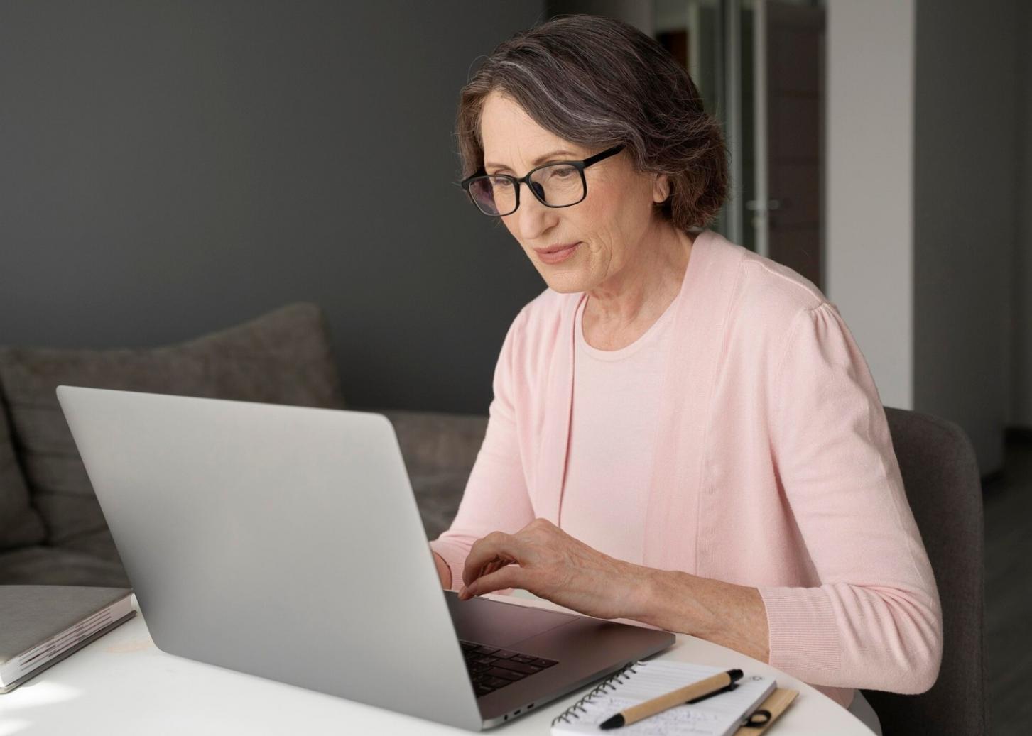 Arbeitsprozess und Finanzanalyse im nerqavolixa-Büro